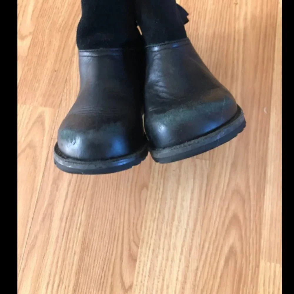 Ugg Girls Sz 9 Tara Bow Accent Boots